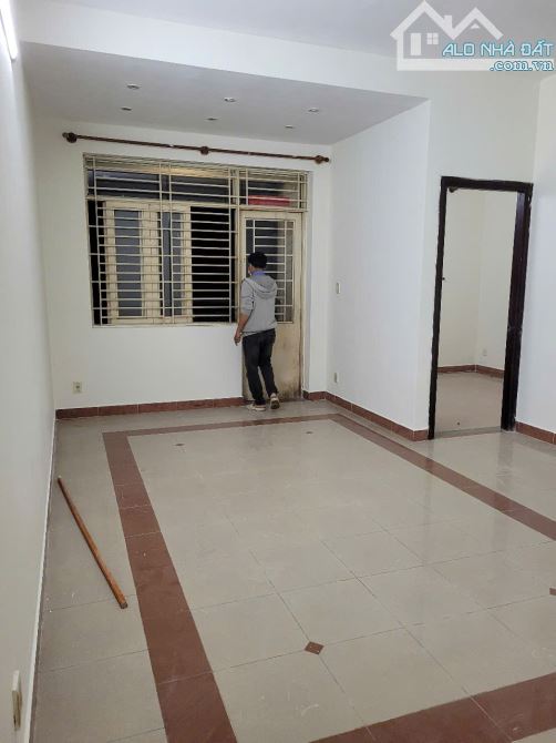Cần bán chung cư 312 Lạc Long Quân Quận 11 sổ hồng rồi giá bán 2,9 tỷ