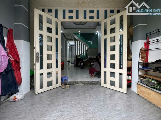 50M² 4Tầng BTCT 5Phòng Ngủ Hẻm Xe Hơi Thông Thống Nhất