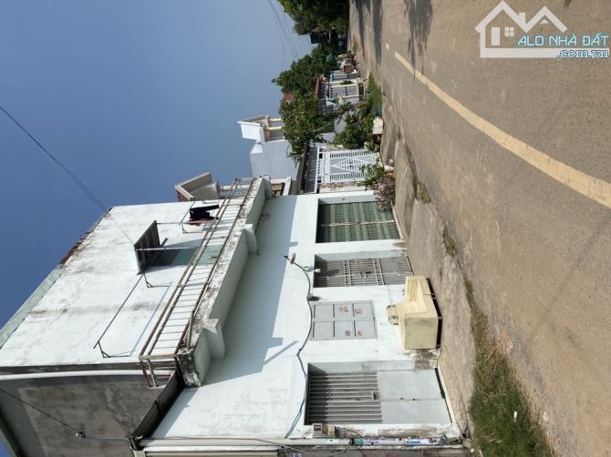 BÁN ĐẤT TẶNG NHÀ – MẶT TIỀN XE TẢI – ĐÔNG THẠNH HÓC MÔN