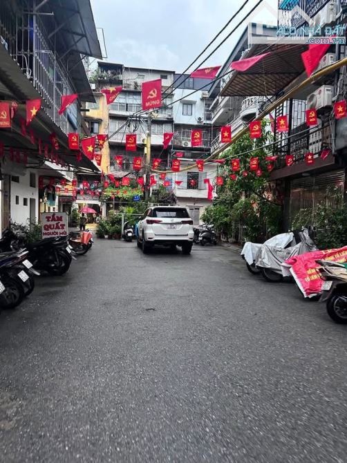 Bán đất tặng nhà Tôn Đức Thắng-Lô góc 3 mặt ngõ-ô tô đỗ cửa-sát phố-sổ nở hậu, 56m, 8 tỷ50