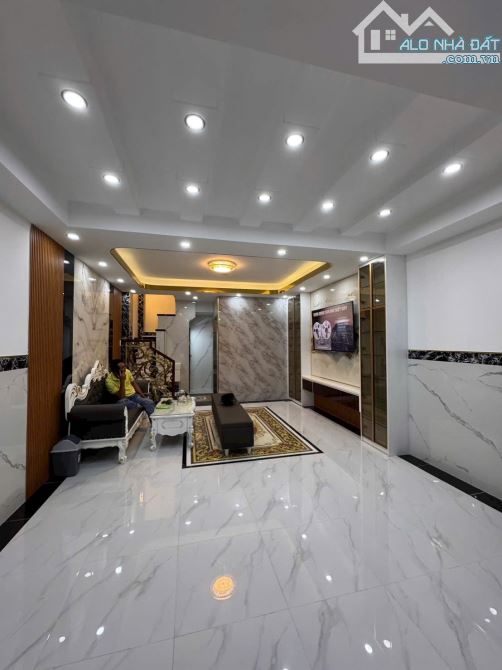 NHÀ MỚI THIẾT KẾ HIỆN ĐẠI CÓ THANG MÁY QUẬN 3 GIÁ 13T HƠN