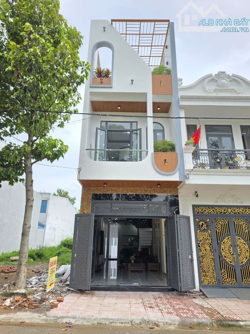 4Tỷ300 👉 Nhà 1T2L Đầy Đủ Nội Thất giáp ranh Dĩ An__hẻm xe hơi cách Phạm Văn Diêu chỉ 300m