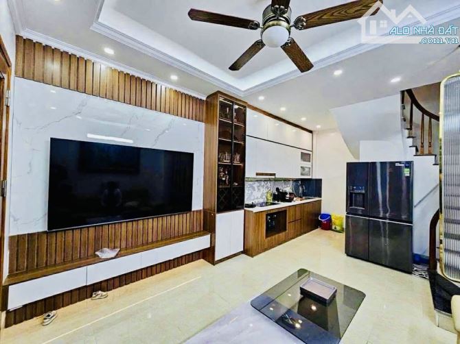Mỹ Đình 5 tầng 35m, giá 7,7 tỷ , MT4m, ngõ nông thông, ô tô đỗ, full nội thất
