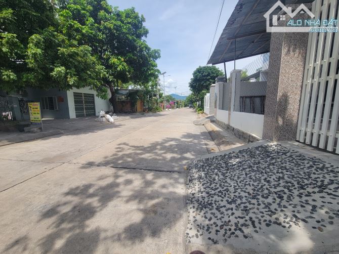 Khu Bàn cờ Cam Đức ngay vòng tròn công viên trung tâm 812m2