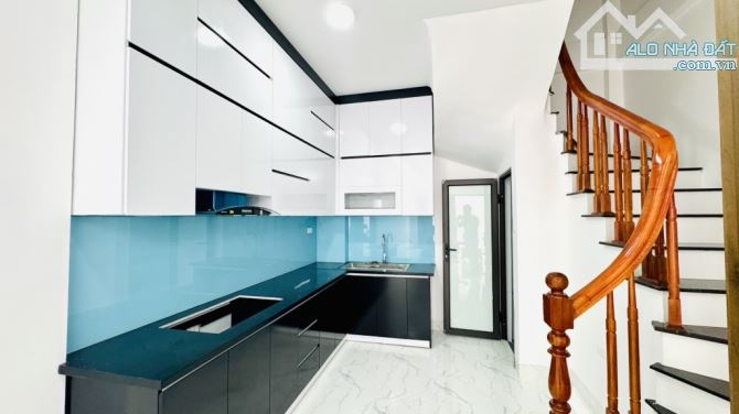 NHÀ MỚI 5 TẦNG 42M THẠCH BÀN LONG BIÊN GIÁ CHÀO HƠN 6 TỶ