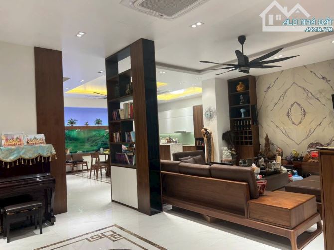 Bán Biệt thự 3,5 đã hoàn thiện mặt Đường Triệu Việt Vương nhìn vườn hoa Công ty phát triển