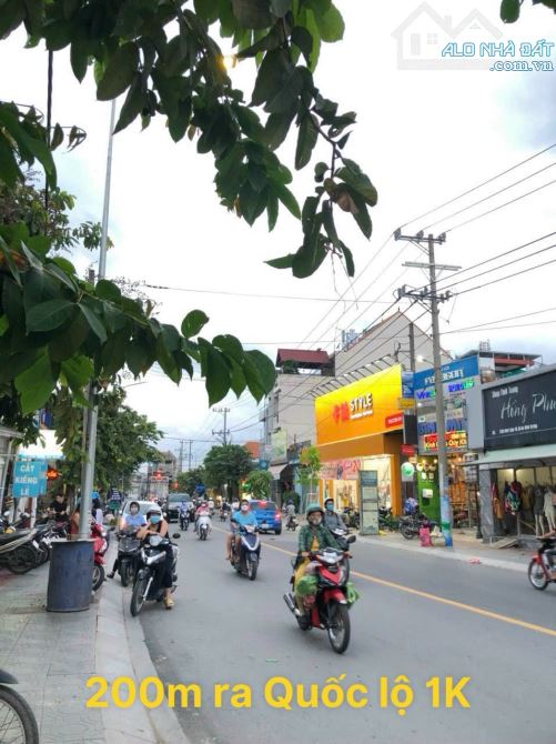 Bán nhà mặt tiền Trần Hưng Đạo, P.Đông Hoà, Dĩ An, DT 180m2 (6 x 30) giá 15,5 tỷ