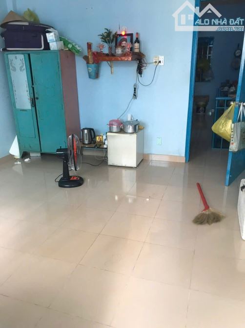 NHÀ MẶT TIỀN ĐƯỜNG SỐ CÁCH XE HƠI  TÂN VĨNH CÓ VÀI BƯỚC  90 TRIỆU M2 DT 4 x 12.6 m ..Q4