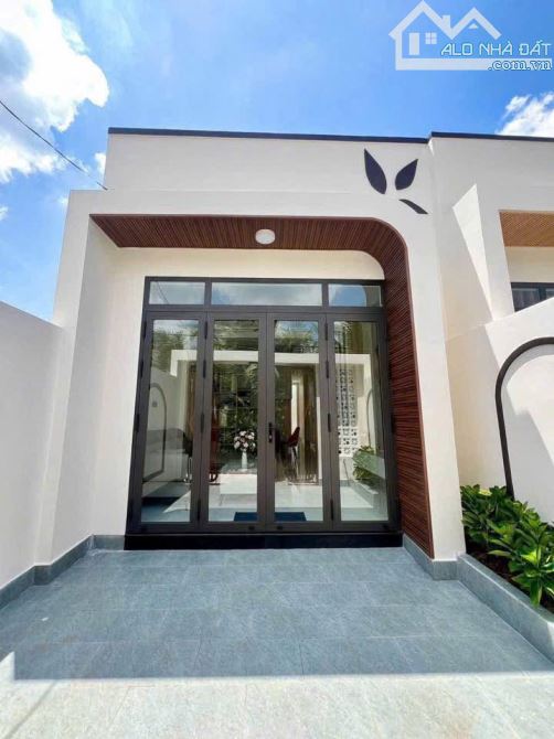 NHÀ CẤP 4 GẦN TRUNG TÂM BIÊN HÒA. CHỈ 8P ĐI XE TỚI ĐẠI HỌC LẠC HỒNG