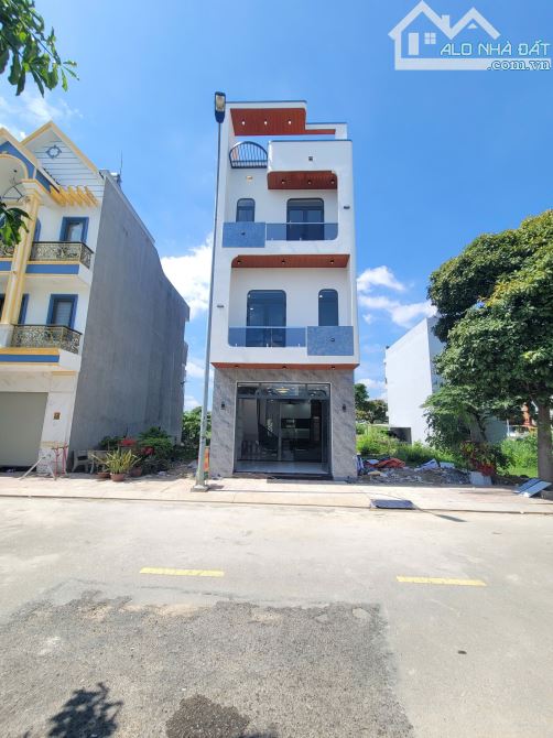 Bán nhà mới 1T2L 5x12m, đường D3 KDC Phúc Đạt p.Tân Đông Hiệp, full nội thất