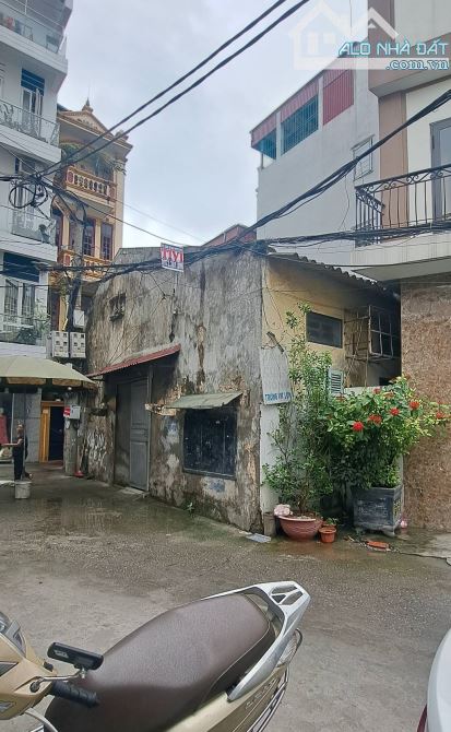 Việt Hưng gần 50m Đất lô góc Ô TÔ TRÁNH nhỉnh 8tỷ