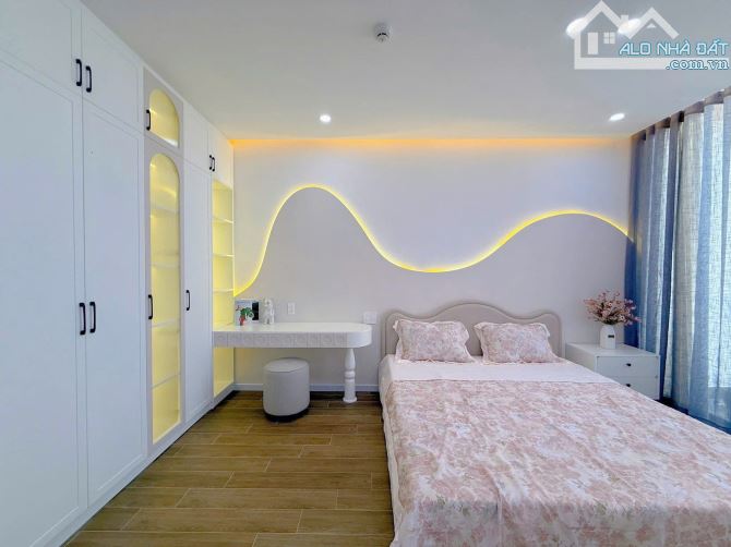 NHÀ ĐẸP KIỆT RỘNG DƯƠNG ĐÌNH NGHỆ - CÁCH MẶT TIỀN CHỈ VÀI BƯỚC CHÂN
