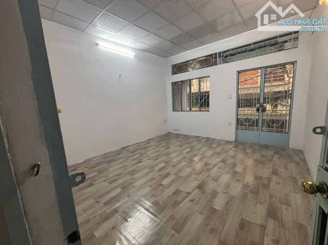 (2PN, 2WC), Hẻm XH 666/8C đường 3/2 Q10, giá 12 triệu/th
