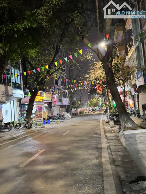 Bán Nhà 2 Mặt Phố Sơn Tây-Trần Phú Ba Đình 140m2-3T MT6,5 Vỉa Hè 74 Tỷ Có Thương Lượng.
