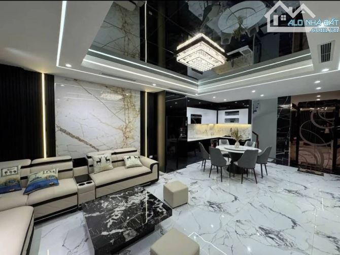 Bán nhà Trần Cung, DT 40m, MT 4m, full nội thất, ngõ 4m, kinh doanh, có một không hai
