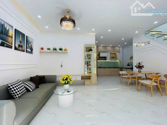 Bán nhà 2 Tầng hẻm 1 xẹt đường Linh Đông - xe hơi vào nhà DT 110m2, SHR giá 7 tỷ.