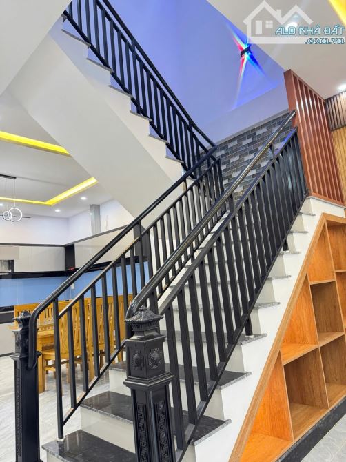 CHÍNH CHỦ GỬI BÁN TÒA CĂN HỘ 2,5 TẦNG VỚI KHUÔN ĐẤT VUÔNG VỨC 132M2 KIỆT ÔNG ÍCH KHIÊM