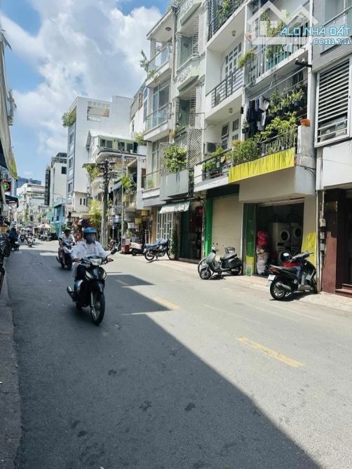 BÁN NHÀ ĐẸP QUẬN 3 - 5 TẦNG - HẺM XE HƠI - CÁCH MẶT TIỀN VÀI BƯỚC - VỊ TRÍ KINH DOANH ĐỈNH