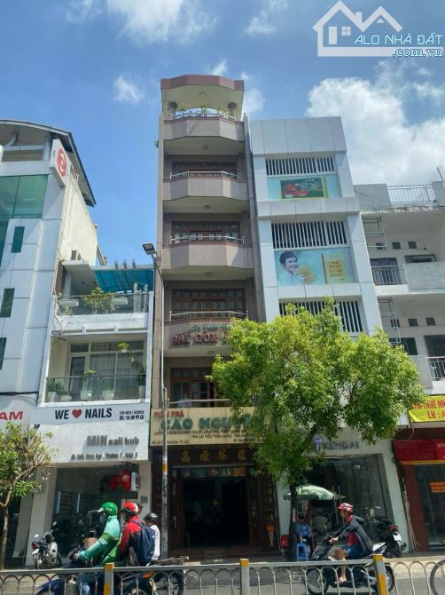 Bán nhà Mặt Tiền Trần Hưng Đạo, Quận 5. Dt : 4 x20m. 4 lầu. Chỉ 33 tỷ