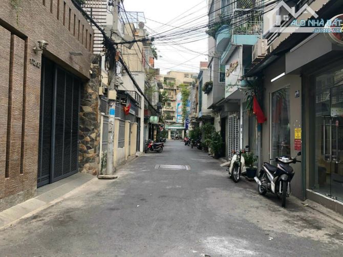 Bán nhà đường Ung Văn Khiêm ,dt 15x22 giá tốt vi trí đẹp ,lý tưởng xây căn hộ dịch vụ