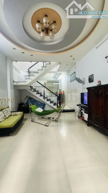 RẺ NHẤT KHU VỰC CHỢ BÌNH THÀNH- NHÀ 2 TẦNG ĐÚC THẬT 67M2(4.2x16)- HẺM XE HƠI. CHỈ HƠN 3 TỶ