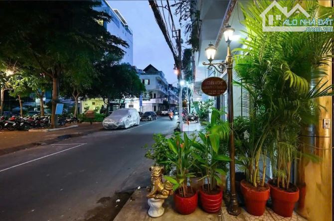 Sang Khách Sạn 13 Phòng/có thang máy (ngay Đô Thị Mới Hà Đô) Quận 10