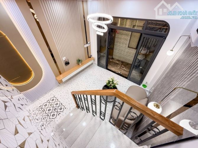 BÁN NHÀ HẺM Ô TÔ, PHAN XÍCH LONG, PHÚ NHUẬN, NỞ HẬU, 5 TẦNG, 60M2, 5PN, GIÁ CHỈ 13.68 TỶ
