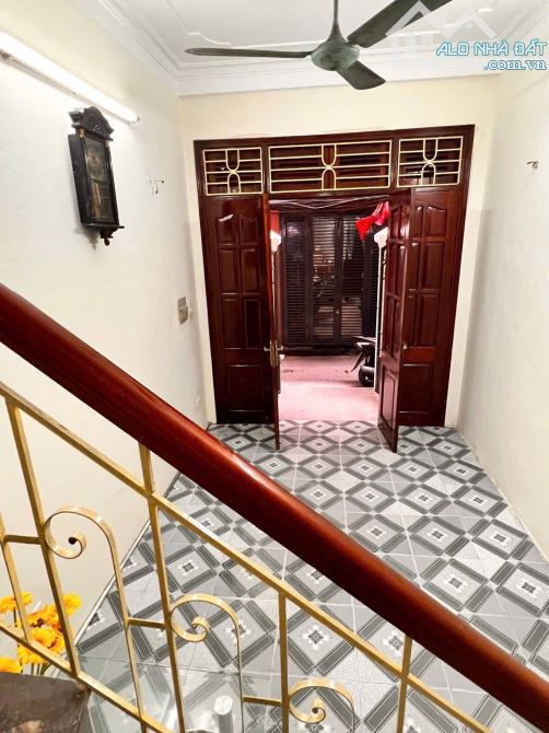 Bán nhà ngõ 112 Ngọc Khánh quận  Ba Đình - Sổ 31m2 - 3 tầng - MT 3m -giá 7,7 Tỷ