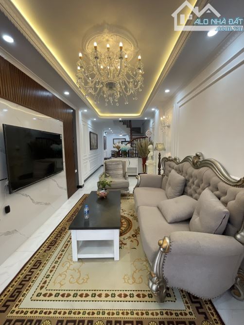 NHÀ ĐẸP LÔ GÓC, CỔ LINH, NHIỀU PHÒNG NGỦ, 5 TẦNG, 46M2, MT: 3M, GIÁ CHỈ 8.6 TỶ