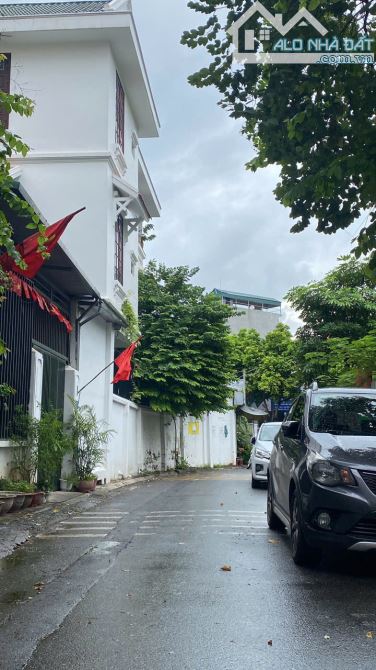 Cực hiếm Bán đất Tư Đình 153m giá 17.9 tỷ ô tô đỗ cổng, 20m ra ô tô tránh 40m ra mặt phố