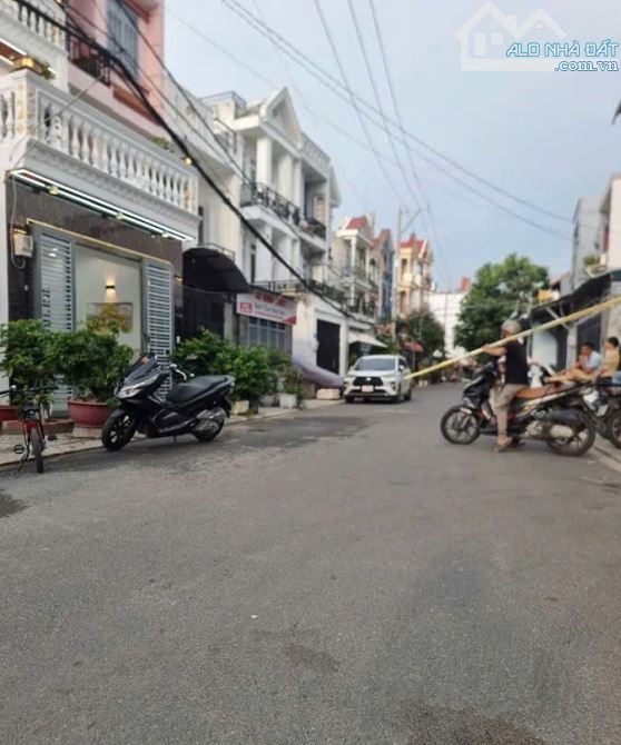 BÁN NHÀ 3 TẦNG ĐẸP - SHR - HẺM 8m - FULL NỘI THẤT - HL80B - Q12 - GIÁ 6ty26