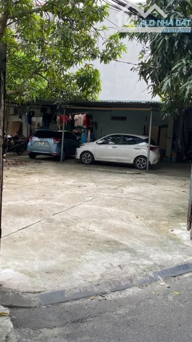 Bán đất trung tâm Thach bàn 200m MT 14m 30 tỷ  ô tô vào đất