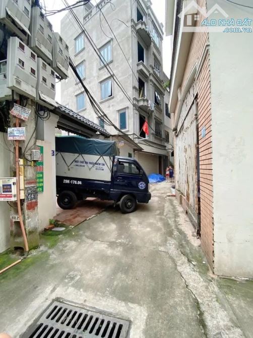 Bán nhà trung tâm Thạch bàn 63m 4T MT 5m 10.8 tỷ ô tô vào nhà, gần ô tô tránh