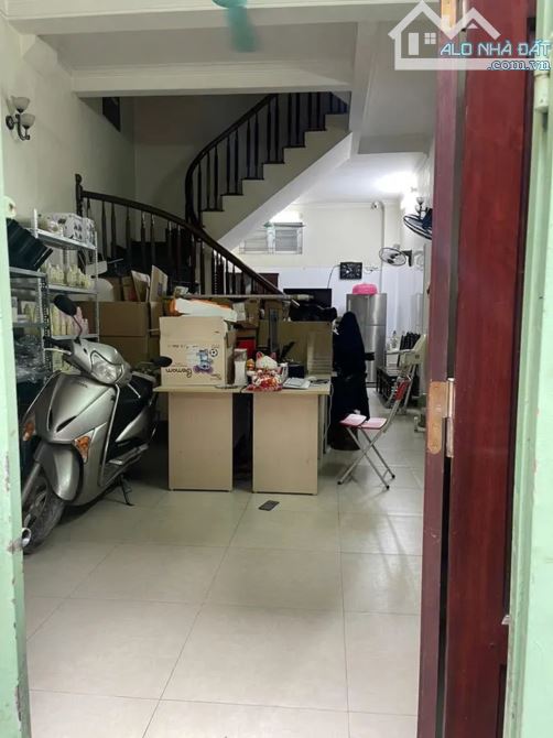 Bán nhà Mễ Trì Thượng, dân xây, ngõ ba gác, gần ô tô,  50/52m², 5 tầng