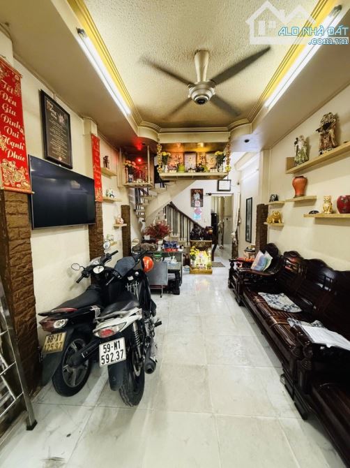 XÓM ĐẤT -P.8-QUẬN 11- 4 TẦNG- DT: 39M2- 6 TỶ 5