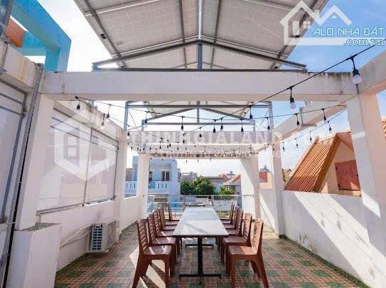 BÁN NHÀ 1 TRỆT 3 LẦU CÓ GARA Ô TÔ MẶT TIỀN VÀO GẦN HẺM 5 MÉT ĐƯỜNG BÌNH GIÃ 123m2 GIÁ 9t