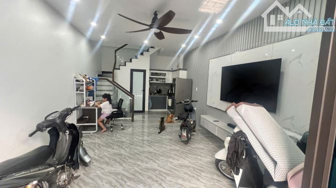Bán nhà 2 tầng đẹp mới ô tô đỗ tận cửa ở Lãm Hà, Kiến An, Hải Phòng