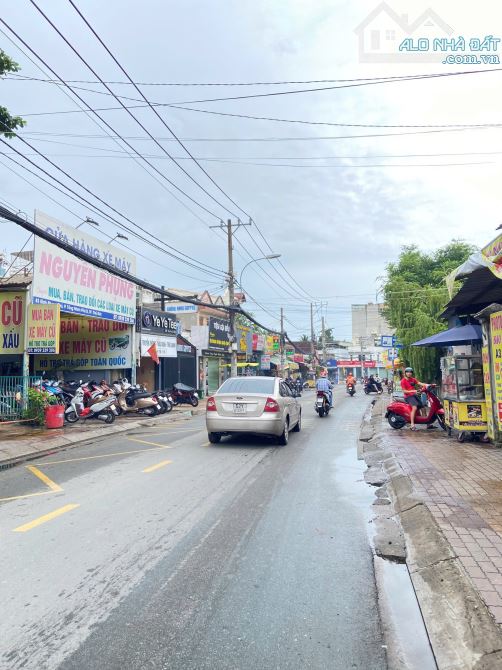 Bán đất MT đường ngay Đình Phong Phú. 5 x 34.3 = 171m2. 11.65 tỷ