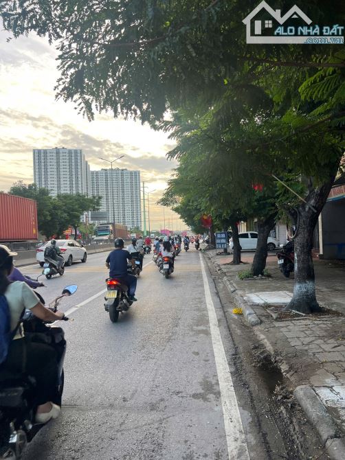 Bán căn 100m x 2 tầng. Ngang 5.6m mặt Nguyễn Bỉnh Khiêm. Giá 7 tỷ