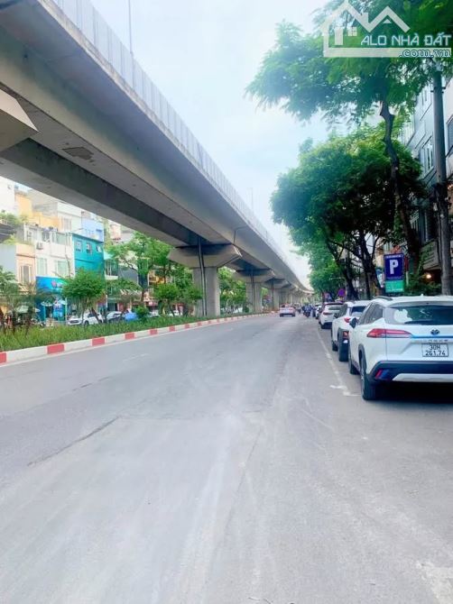 Nhà phố Hào Nam -Vị trí trung tâm, ngõ nông gần phố, vài bước ra ga Cát Linh, chợ Vũ Thạnh
