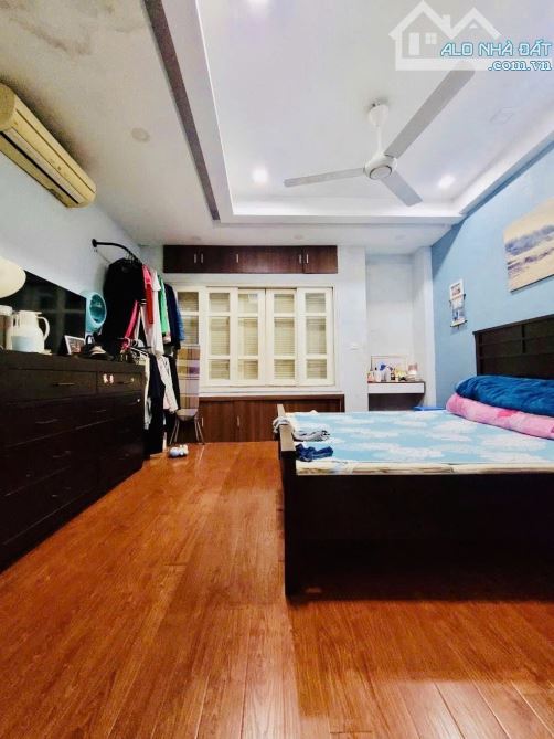 Bán nhà Phú Viên 63m2 vị trí đẹp ngõ nông rộng thẳng dủ công năng 5.9 tỷ