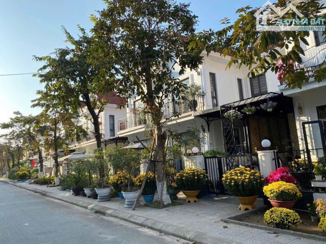 Bán biệt thự 2 tầng tại Khu đô Thị Royal Park cạnh đường Lê Đức Anh giá 4.7x tỷ ( x thương