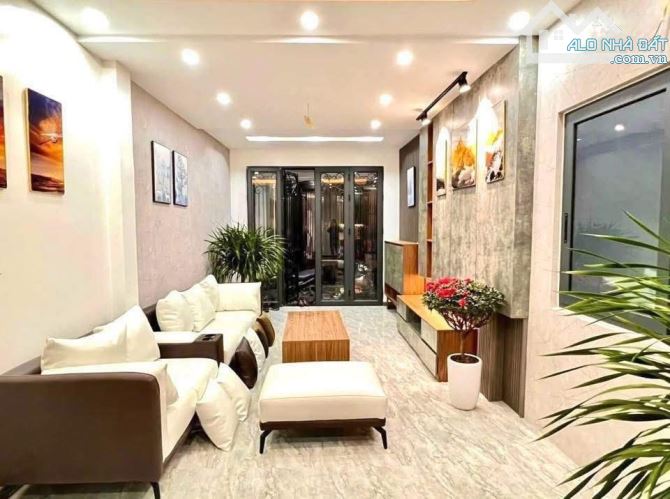LẠC LONG QUÂN - THUỴ KHUÊ - 35M x 5 TẦNG - FULL ĐỒ - 7.1 TỶ - Ô TÔ CÁCH 30M.