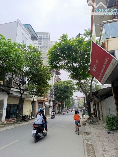 BÁN 160M² ĐẤT  NGAY CHỢ XỐM HÀ ĐÔNG.  HN CHƯA  TỚI  100 TR/M