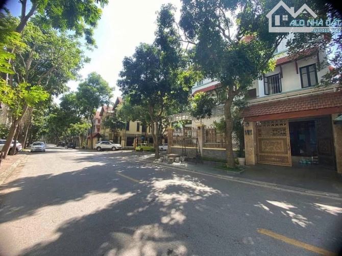 BIỆT THỰ KDT VIỆT HƯNG 105M 5T MT 7M VIẢ HÈ KINH DOANH CHÍNH CHỦ BÁN NGON GIÁ ĐẦU TƯ