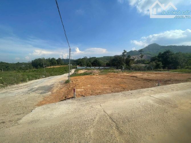 📌📌📌LÀM VIỆC TRỰC TIẾP GIÁ TỐT !!!Bán lô đất 2 mặt kiệt bê tông ôtô Xuân Phú