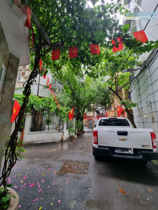 Bán nhà phố Trích Sài 86m2, 4 tầng mặt tiền 6.2m lô góc 15m ra Hồ Tây ô tô vào giá 31 tỷ
