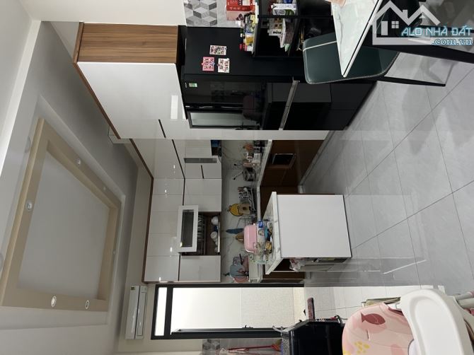 nhà mặt tiền 73m2, 5 tầng, sổ vuông gần Nguyễn oanh cách sân bay 15 phút