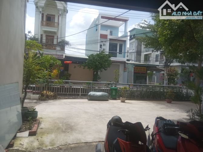 Cần bán gấp xưởng kho. Chính chủ. Đất full thổ cư vuông vức đường nhà 8m