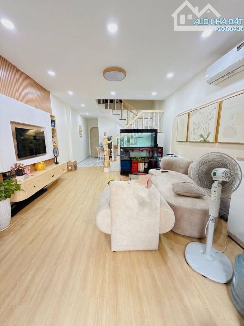 Bán Nhà Gò Vấp - Hẻm Xe Hơi - 2 Tầng - 64m2 - Ngang 4m - Chỉ Nhỉnh 5 Tỷ